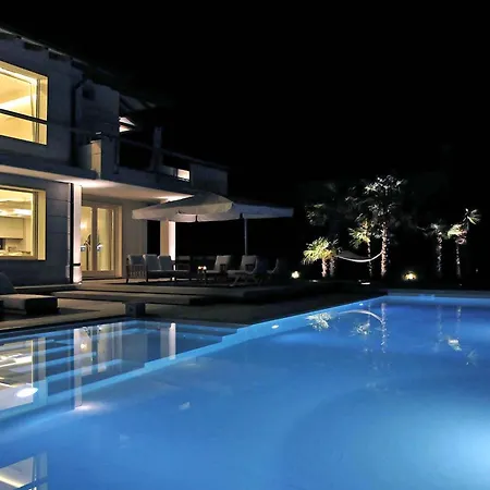 Luxurious Modern With Refreshing Pool * Φόρτε ντε Μάρμι