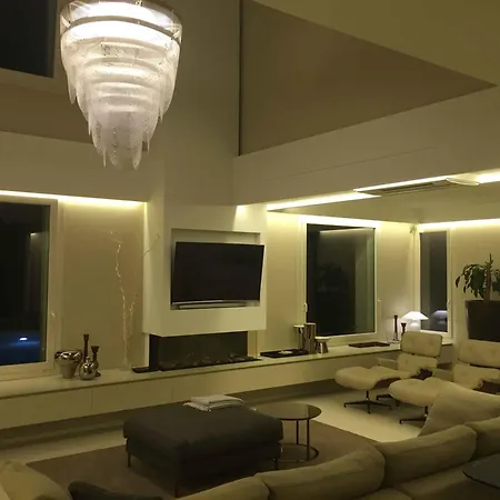 Luxurious Modern With Refreshing Pool Βίλα