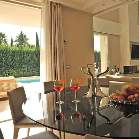 Βίλα Luxurious Modern With Refreshing Pool