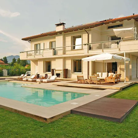Luxurious Modern With Refreshing Pool Βίλα